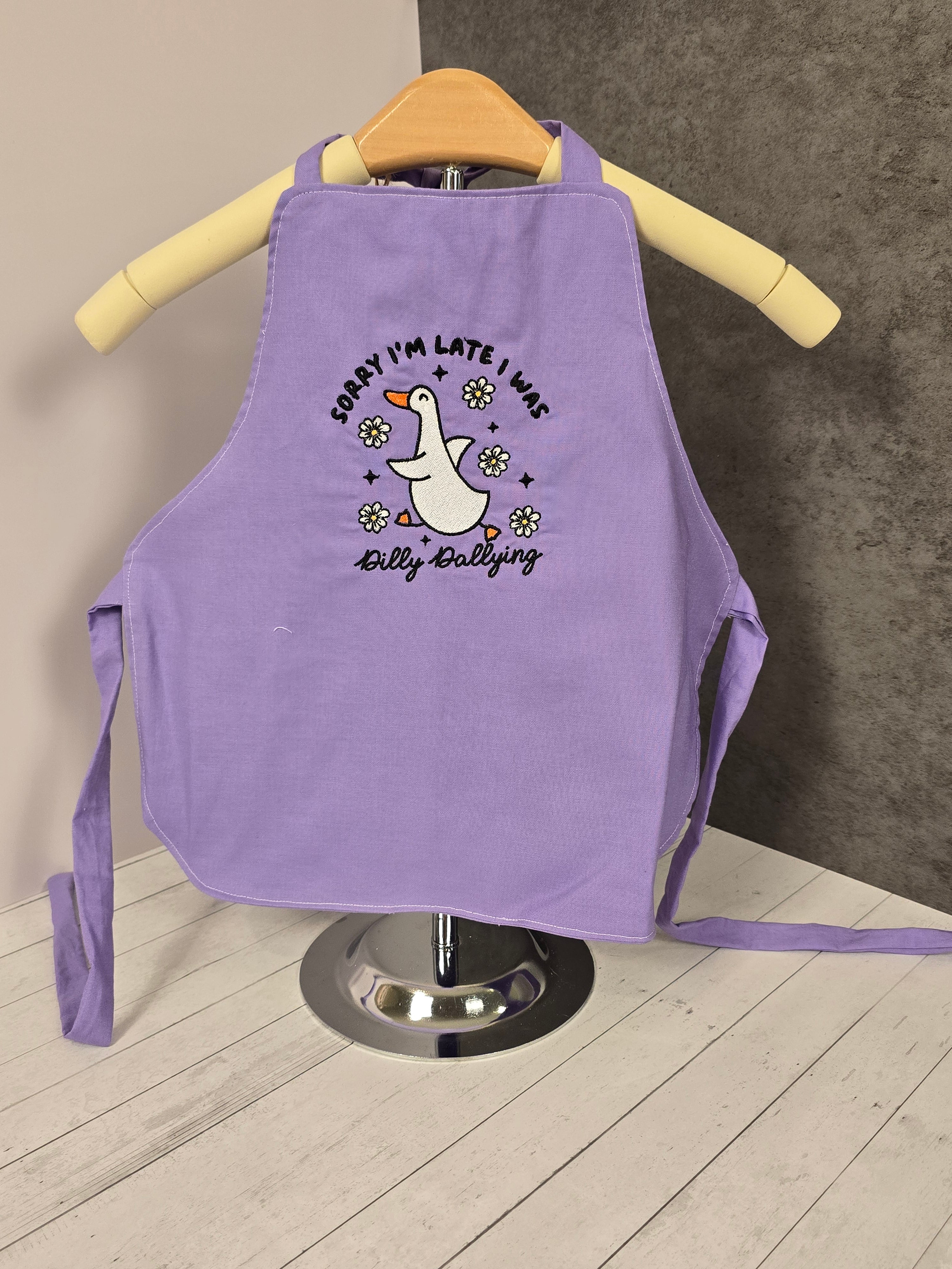 Dilly Dally Goose Apron - Embroidered